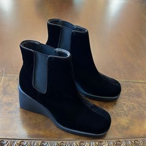 Tommy Hilfiger womens boots NWOT